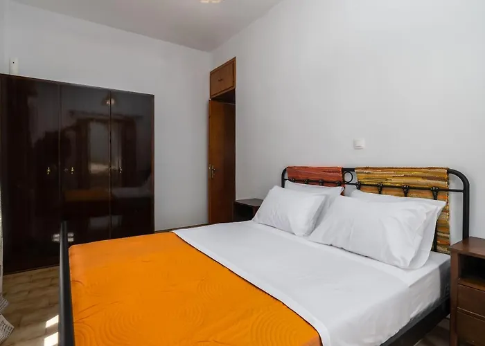 Grandpa's Yard Adamantas (Milos)