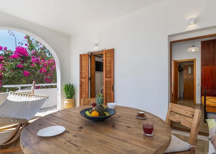 Grandpa's Yard Adamantas (Milos)